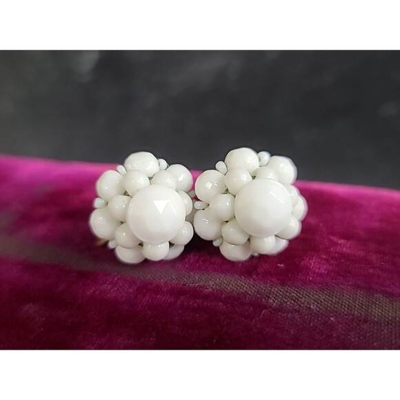 Western Germany White Floral Screwback Earrings Vintage - Picture 2 of 10